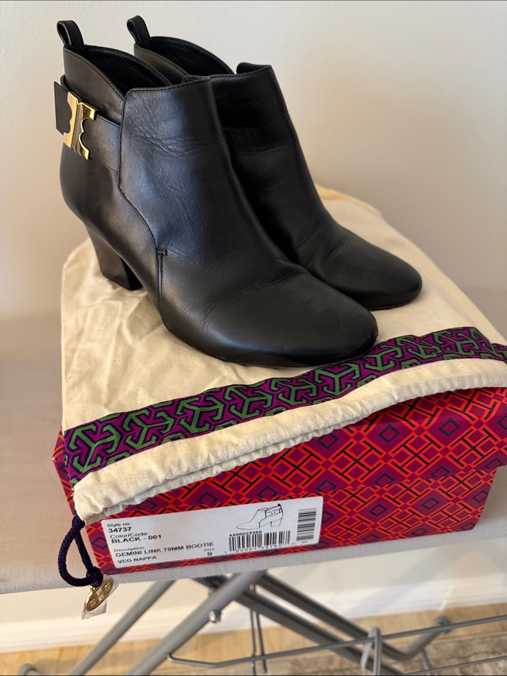 Tory Burch Black Leather Booties with Gold Logo Accent “Gemini Link” size 9